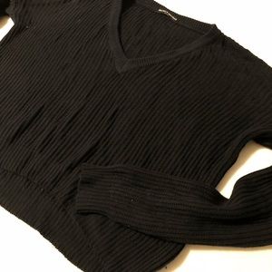 Lightweight cropped vneck navy sweater